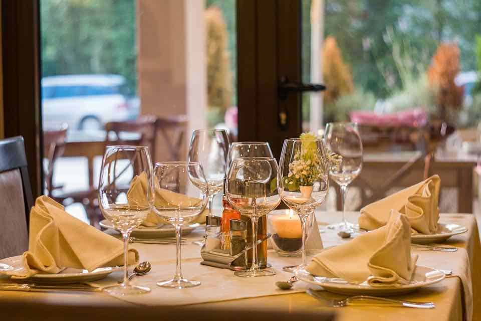 Planning Special Event Fundraising? 4 Ideas That Will Entice Donors table, gala, donor, wine, banquet